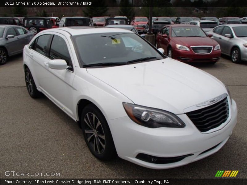 Front 3/4 View of 2013 200 S Sedan