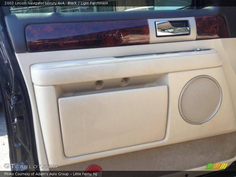 Black / Light Parchment 2003 Lincoln Navigator Luxury 4x4