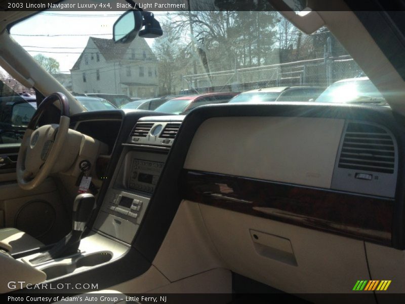 Black / Light Parchment 2003 Lincoln Navigator Luxury 4x4