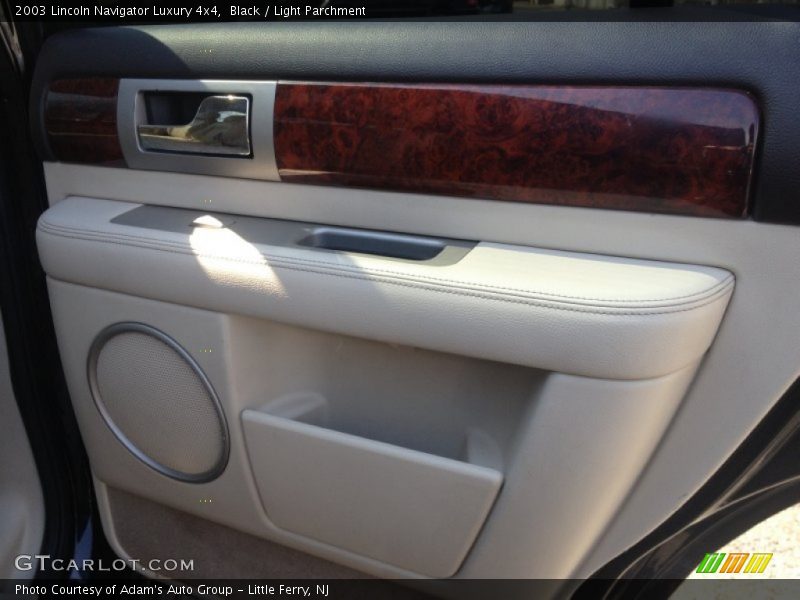 Black / Light Parchment 2003 Lincoln Navigator Luxury 4x4