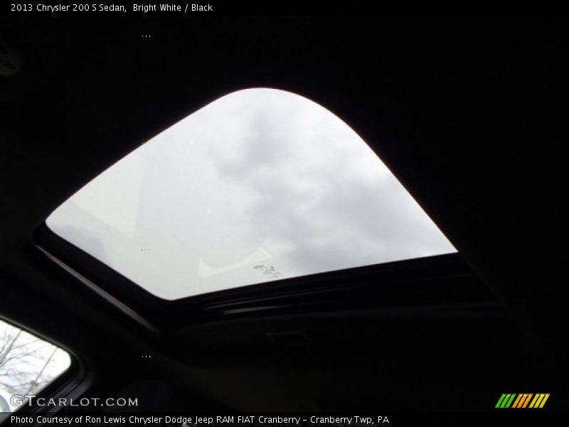 Bright White / Black 2013 Chrysler 200 S Sedan