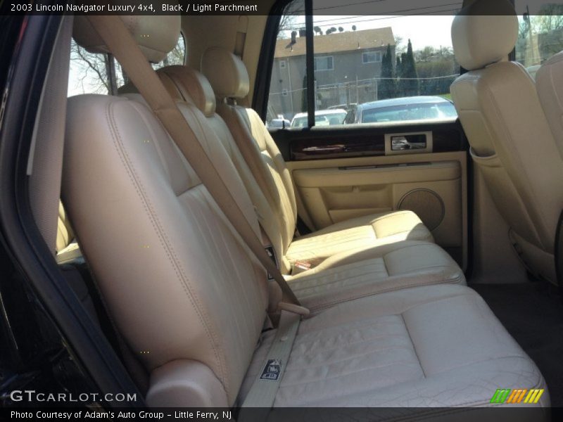 Black / Light Parchment 2003 Lincoln Navigator Luxury 4x4