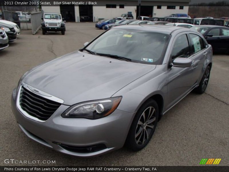 Front 3/4 View of 2013 200 S Sedan