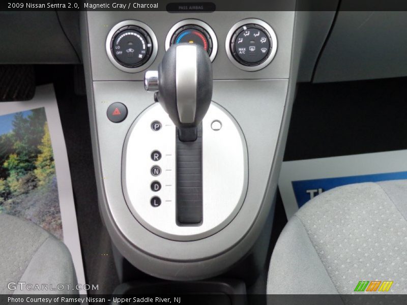 Magnetic Gray / Charcoal 2009 Nissan Sentra 2.0