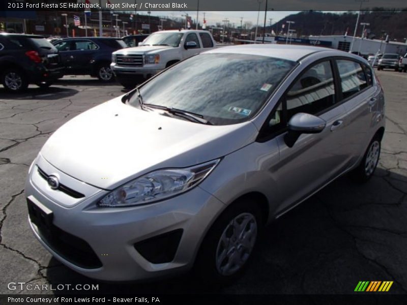 Ingot Silver / Charcoal Black 2013 Ford Fiesta SE Hatchback