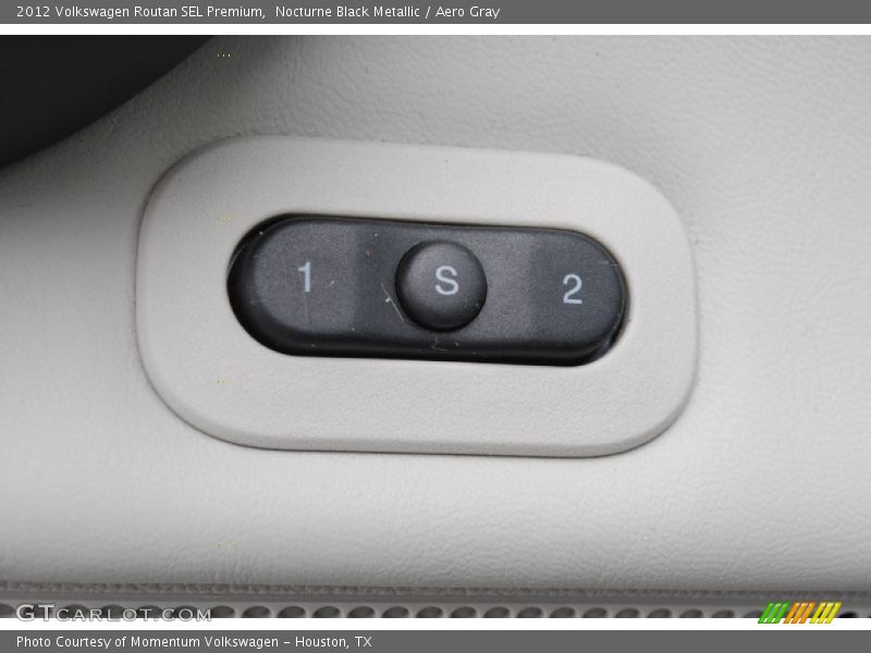 Nocturne Black Metallic / Aero Gray 2012 Volkswagen Routan SEL Premium