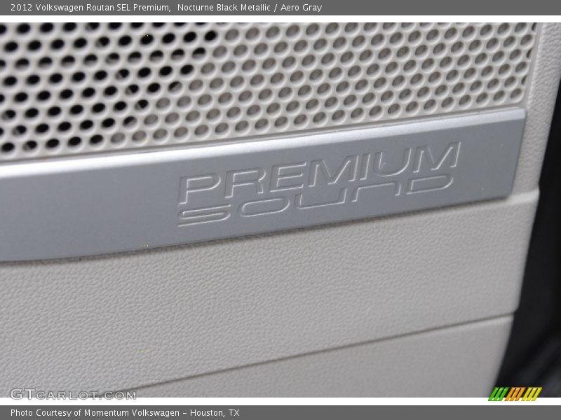 Nocturne Black Metallic / Aero Gray 2012 Volkswagen Routan SEL Premium