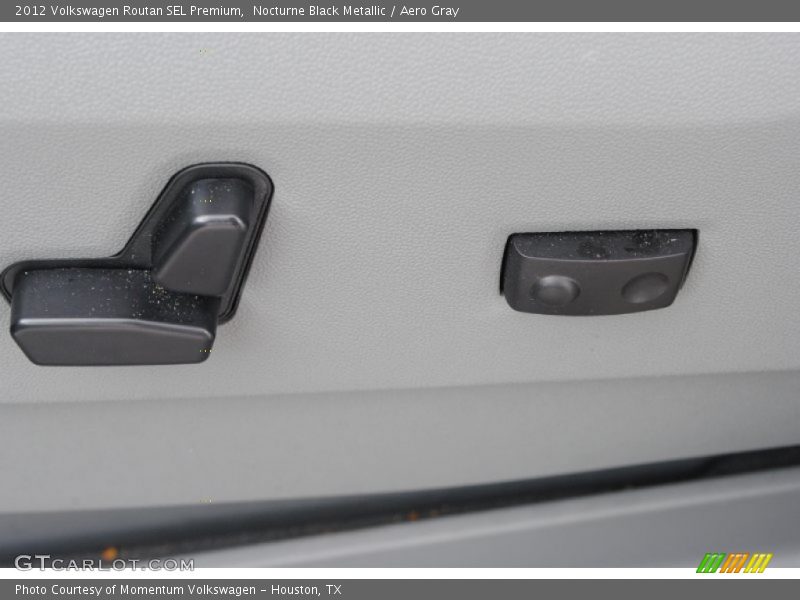 Nocturne Black Metallic / Aero Gray 2012 Volkswagen Routan SEL Premium
