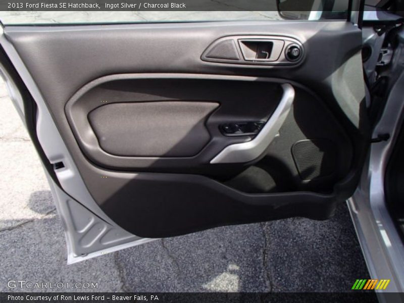 Ingot Silver / Charcoal Black 2013 Ford Fiesta SE Hatchback