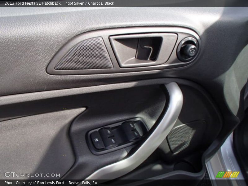 Ingot Silver / Charcoal Black 2013 Ford Fiesta SE Hatchback