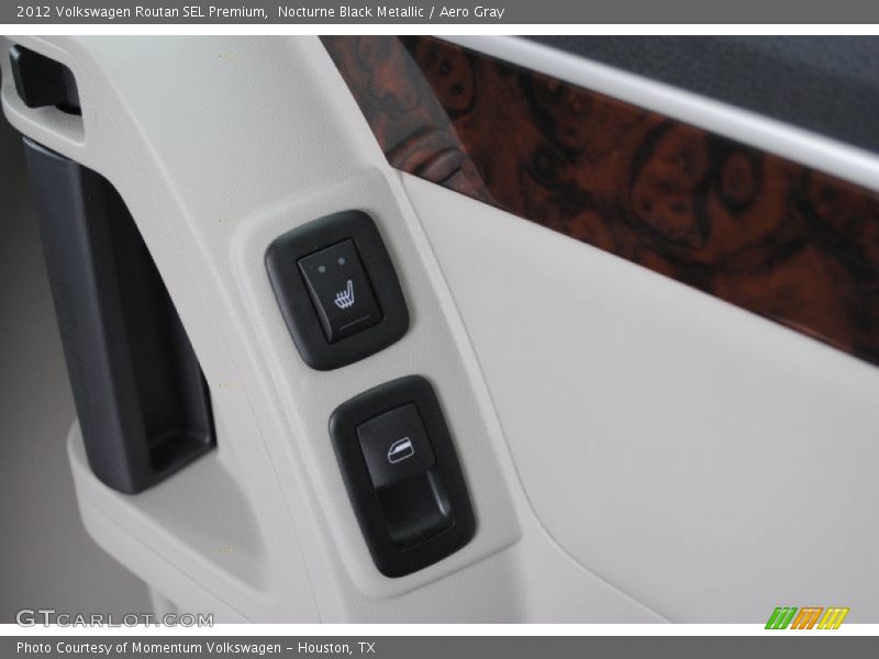 Nocturne Black Metallic / Aero Gray 2012 Volkswagen Routan SEL Premium