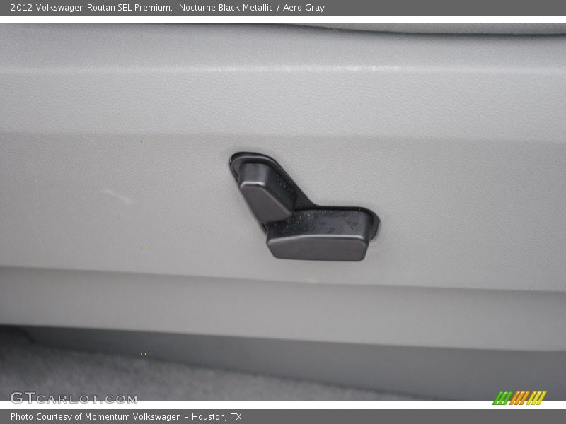 Nocturne Black Metallic / Aero Gray 2012 Volkswagen Routan SEL Premium