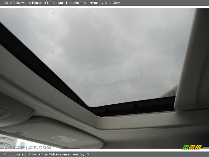 Nocturne Black Metallic / Aero Gray 2012 Volkswagen Routan SEL Premium