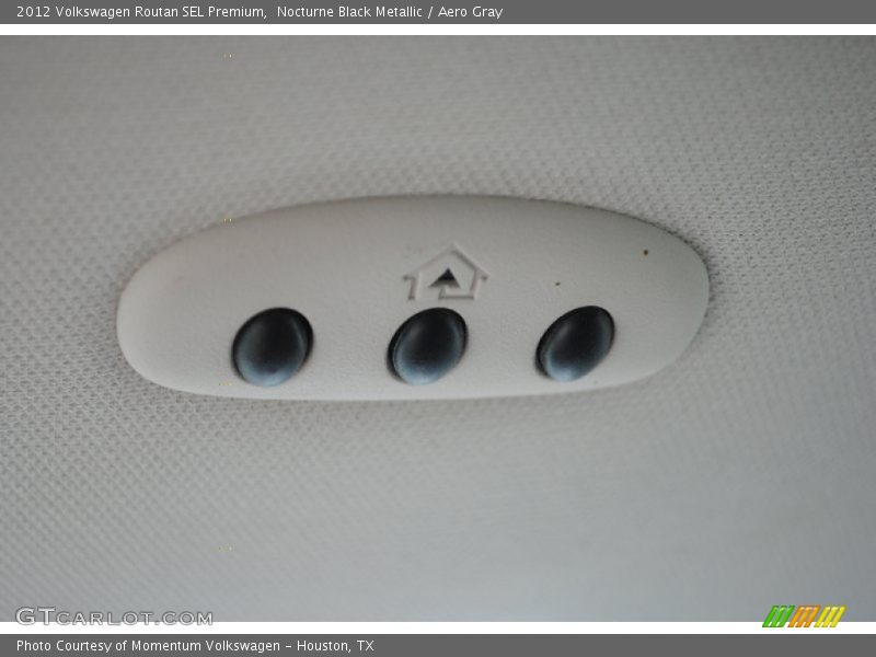 Nocturne Black Metallic / Aero Gray 2012 Volkswagen Routan SEL Premium