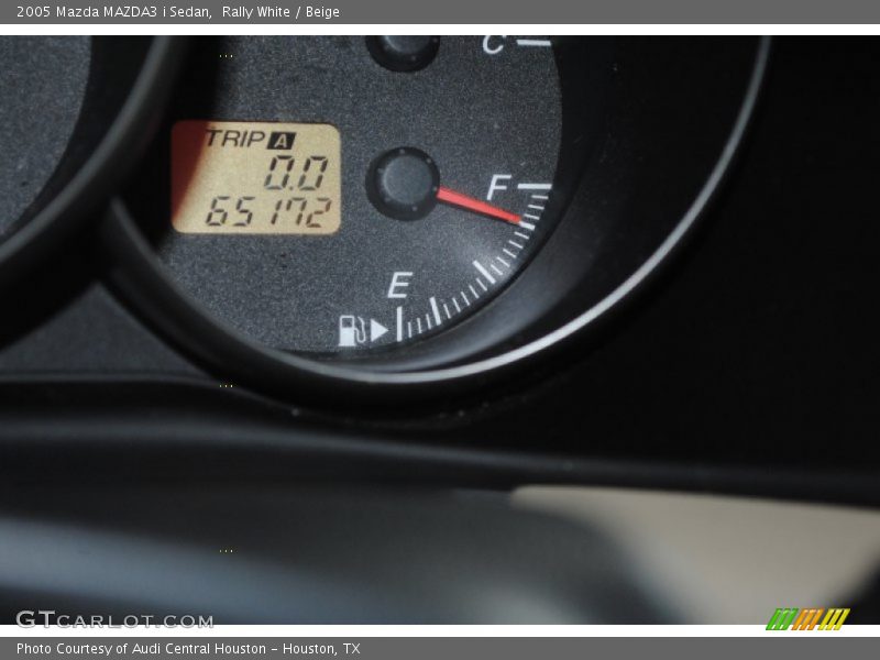 Rally White / Beige 2005 Mazda MAZDA3 i Sedan
