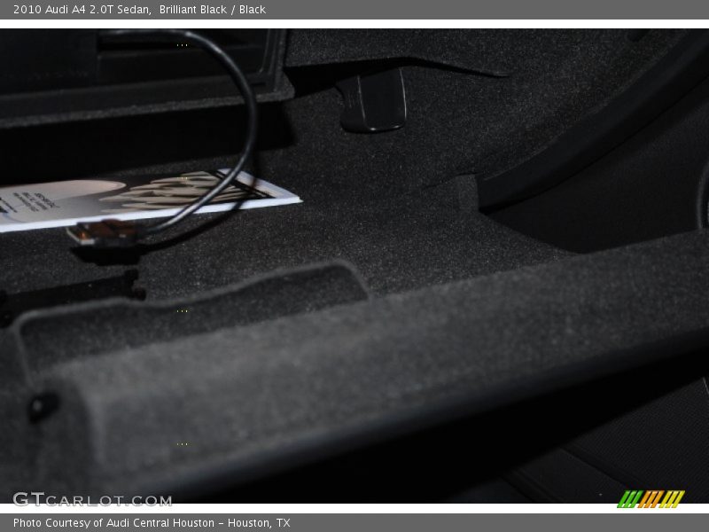 Brilliant Black / Black 2010 Audi A4 2.0T Sedan