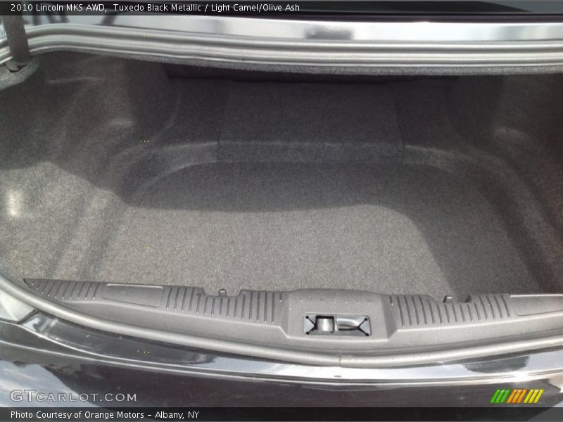 Tuxedo Black Metallic / Light Camel/Olive Ash 2010 Lincoln MKS AWD