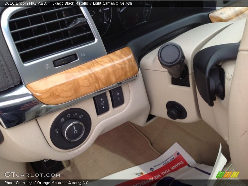 Tuxedo Black Metallic / Light Camel/Olive Ash 2010 Lincoln MKS AWD