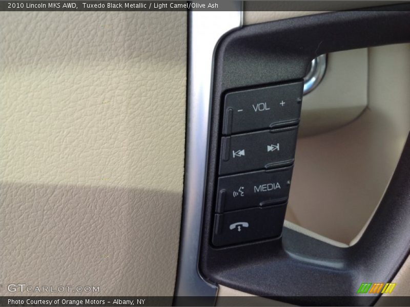 Tuxedo Black Metallic / Light Camel/Olive Ash 2010 Lincoln MKS AWD