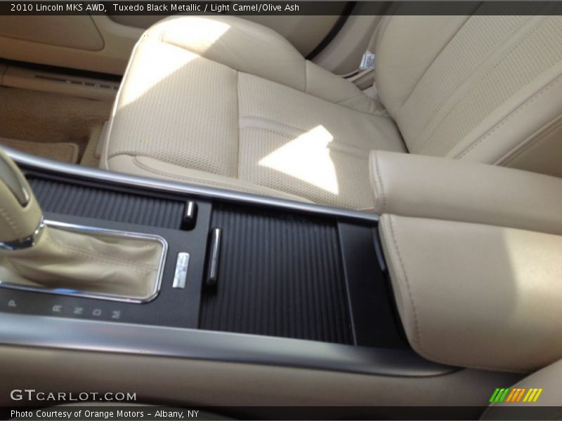 Tuxedo Black Metallic / Light Camel/Olive Ash 2010 Lincoln MKS AWD