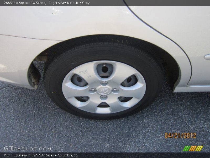Bright Silver Metallic / Gray 2009 Kia Spectra LX Sedan