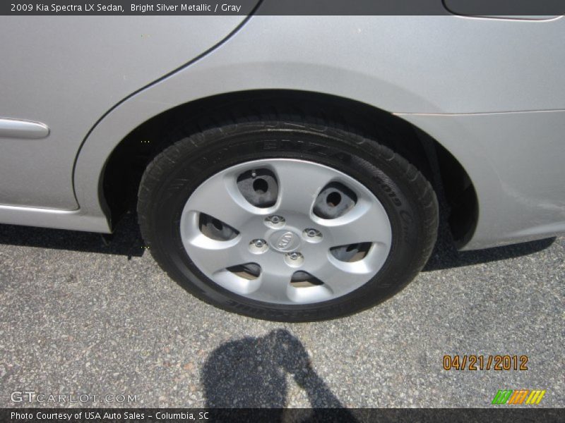 Bright Silver Metallic / Gray 2009 Kia Spectra LX Sedan