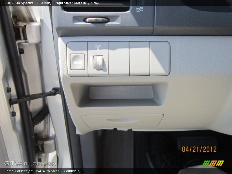 Bright Silver Metallic / Gray 2009 Kia Spectra LX Sedan