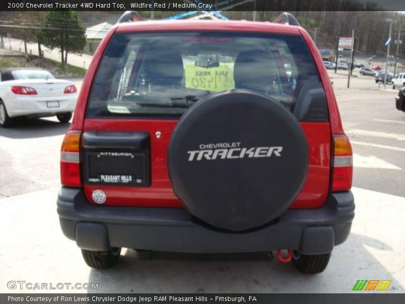 Wildfire Red / Medium Gray 2000 Chevrolet Tracker 4WD Hard Top