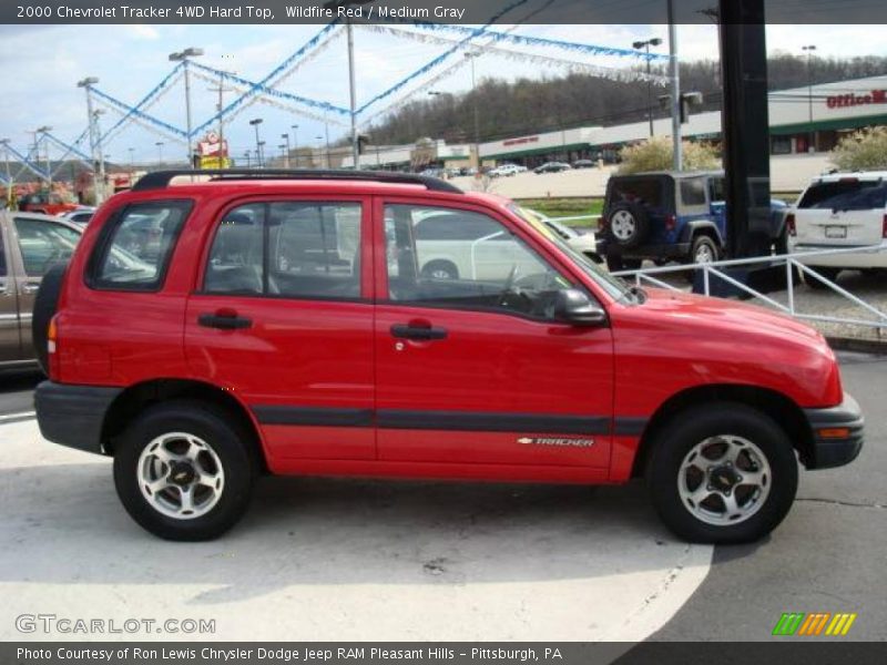 Wildfire Red / Medium Gray 2000 Chevrolet Tracker 4WD Hard Top