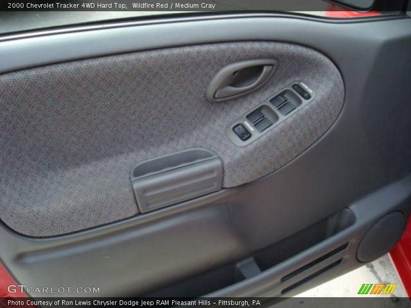 Wildfire Red / Medium Gray 2000 Chevrolet Tracker 4WD Hard Top