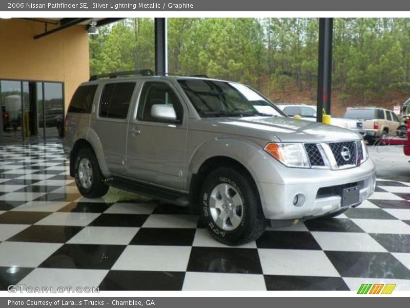 Silver Lightning Metallic / Graphite 2006 Nissan Pathfinder SE