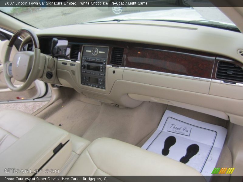 Dashboard of 2007 Town Car Signature Limited