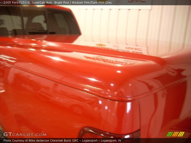 Bright Red / Medium Flint/Dark Flint Grey 2005 Ford F150 XL SuperCab 4x4
