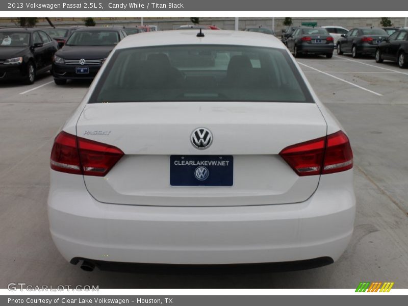 Candy White / Titan Black 2013 Volkswagen Passat 2.5L S