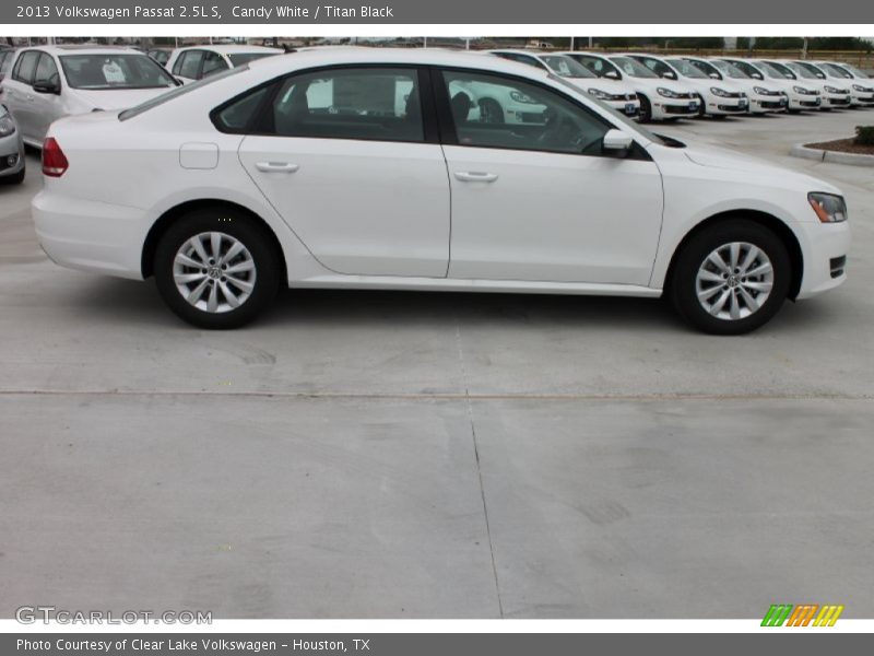 Candy White / Titan Black 2013 Volkswagen Passat 2.5L S