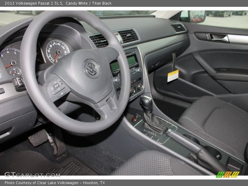 Candy White / Titan Black 2013 Volkswagen Passat 2.5L S