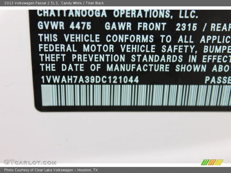 Candy White / Titan Black 2013 Volkswagen Passat 2.5L S