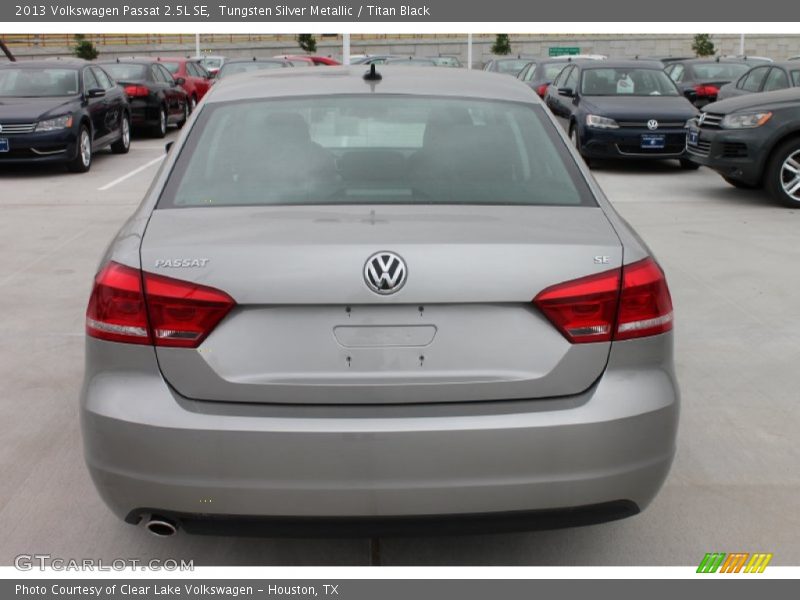 Tungsten Silver Metallic / Titan Black 2013 Volkswagen Passat 2.5L SE