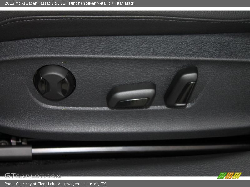 Tungsten Silver Metallic / Titan Black 2013 Volkswagen Passat 2.5L SE