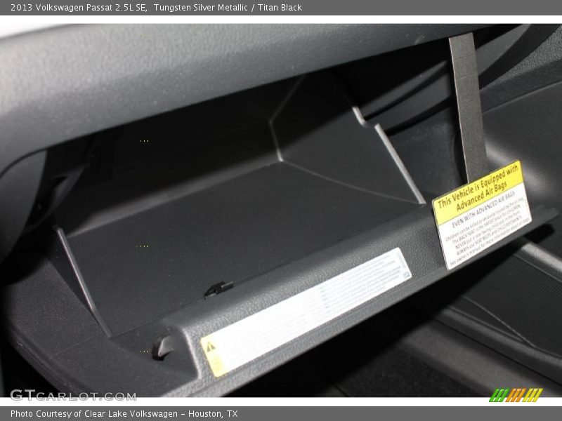 Tungsten Silver Metallic / Titan Black 2013 Volkswagen Passat 2.5L SE