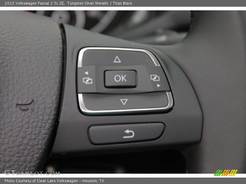 Tungsten Silver Metallic / Titan Black 2013 Volkswagen Passat 2.5L SE