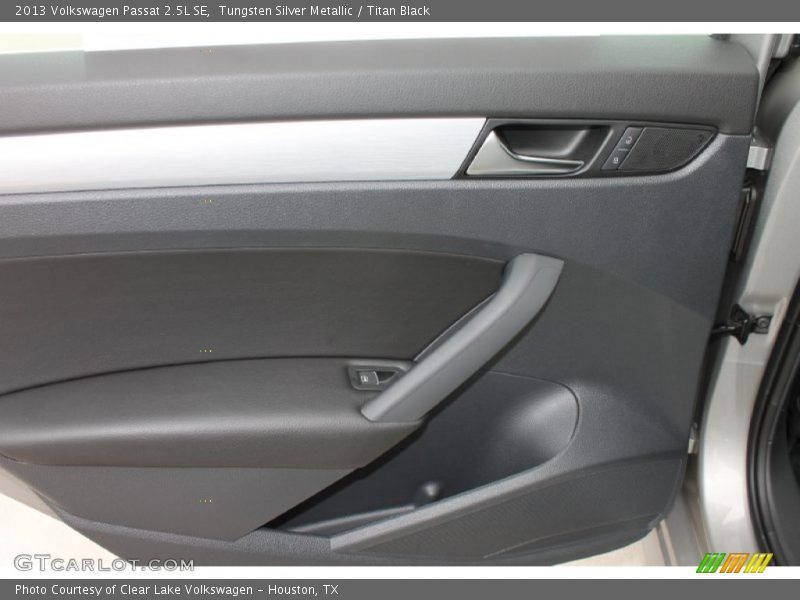 Tungsten Silver Metallic / Titan Black 2013 Volkswagen Passat 2.5L SE