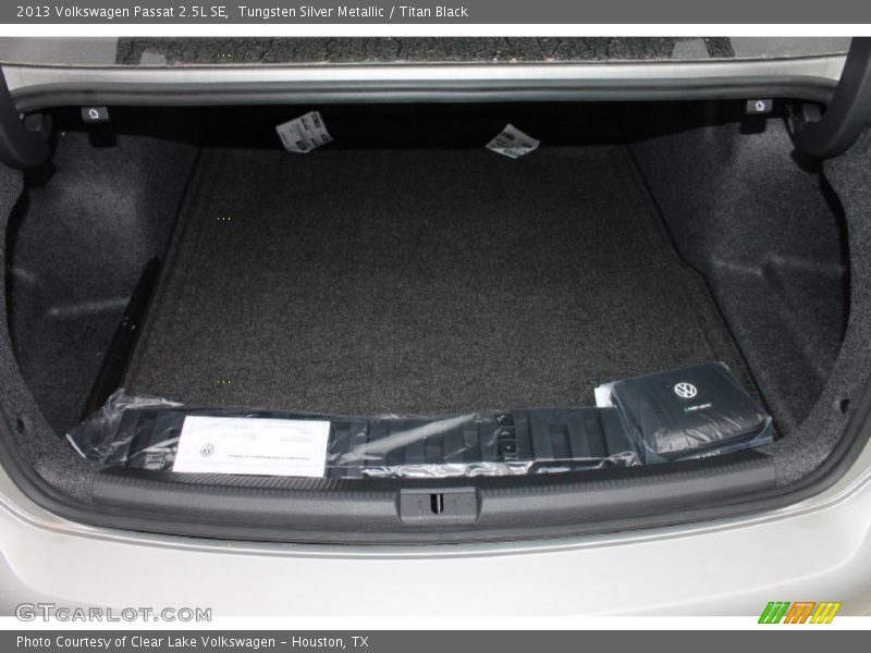 Tungsten Silver Metallic / Titan Black 2013 Volkswagen Passat 2.5L SE