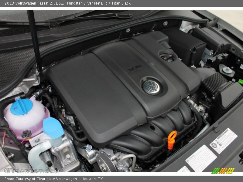 Tungsten Silver Metallic / Titan Black 2013 Volkswagen Passat 2.5L SE