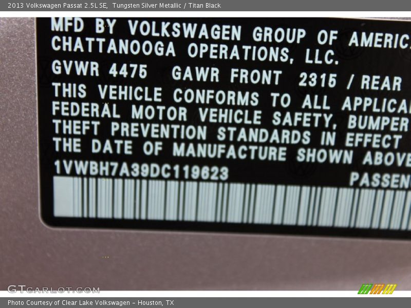 Tungsten Silver Metallic / Titan Black 2013 Volkswagen Passat 2.5L SE