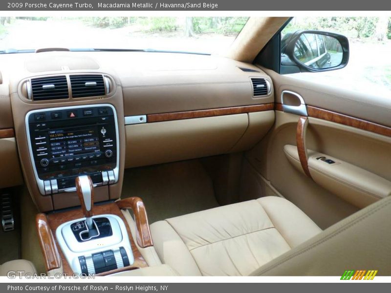 Macadamia Metallic / Havanna/Sand Beige 2009 Porsche Cayenne Turbo