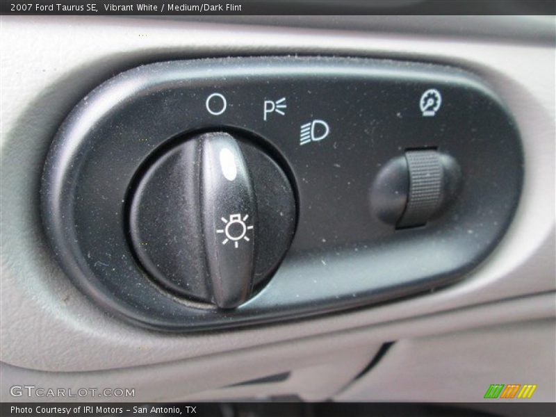 Controls of 2007 Taurus SE