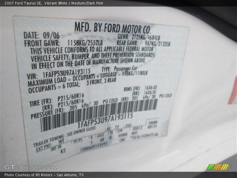 Vibrant White / Medium/Dark Flint 2007 Ford Taurus SE