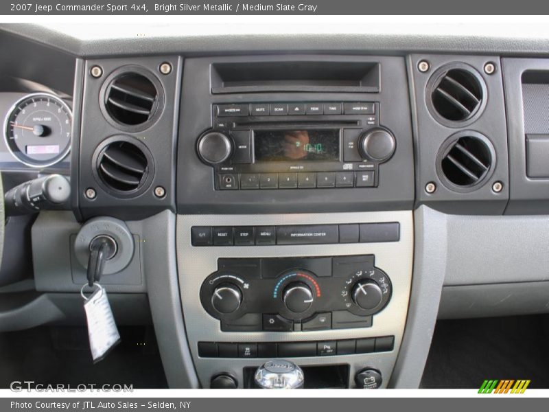 Bright Silver Metallic / Medium Slate Gray 2007 Jeep Commander Sport 4x4
