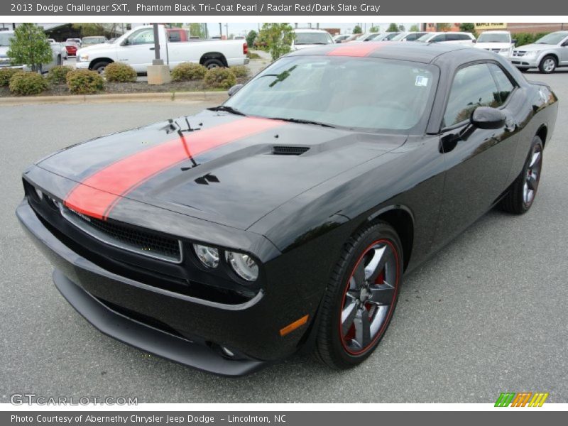 Front 3/4 View of 2013 Challenger SXT